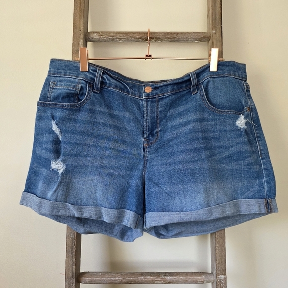 Old Navy Pants - ⭐️40% Off⭐️ Old Navy The Drew Distressed Denim Shorts in Blue Palo